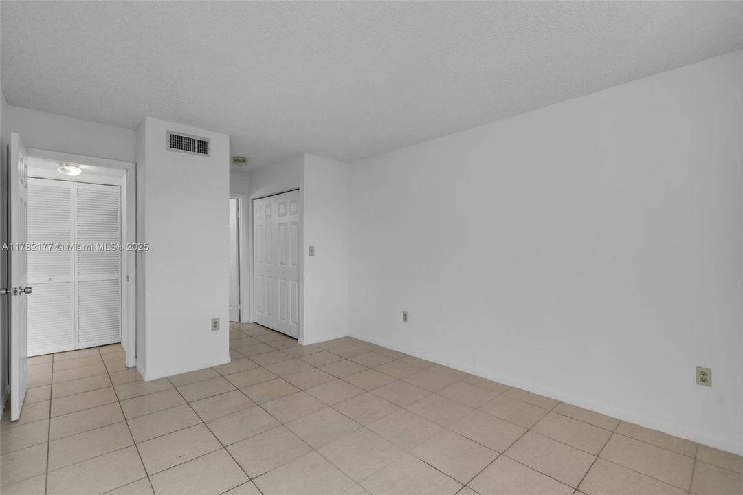 Recently Sold: $275,000 (2 beds, 2 baths, 950 Square Feet)