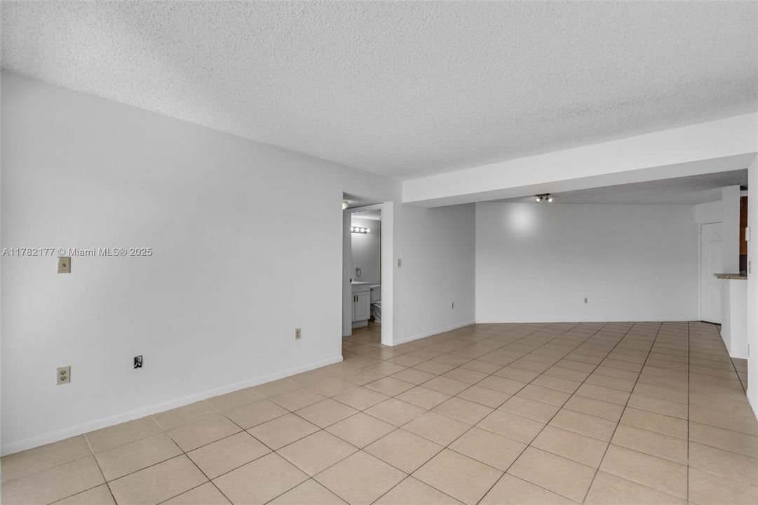 Recently Sold: $275,000 (2 beds, 2 baths, 950 Square Feet)