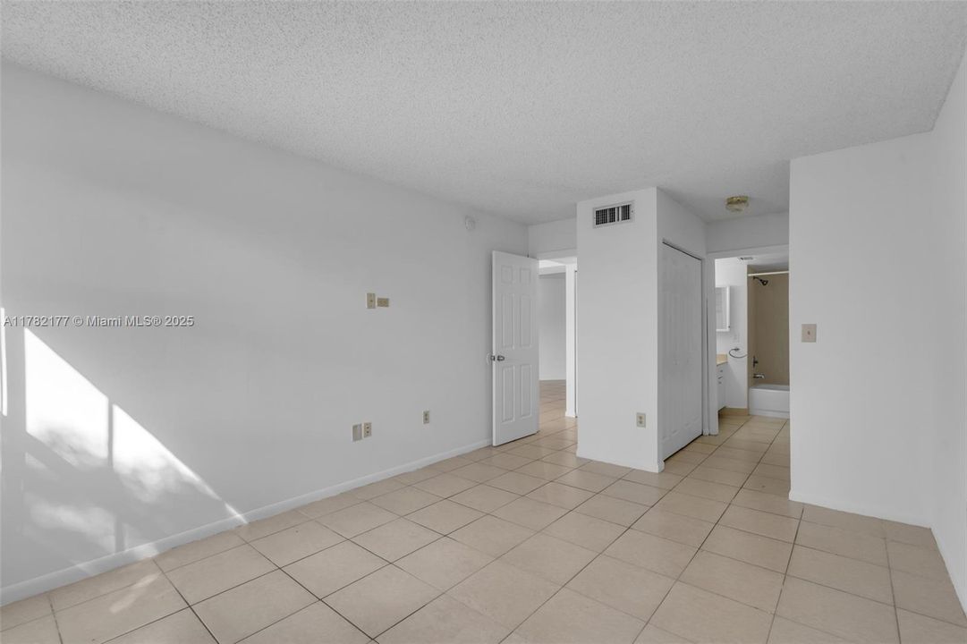 Recently Sold: $275,000 (2 beds, 2 baths, 950 Square Feet)