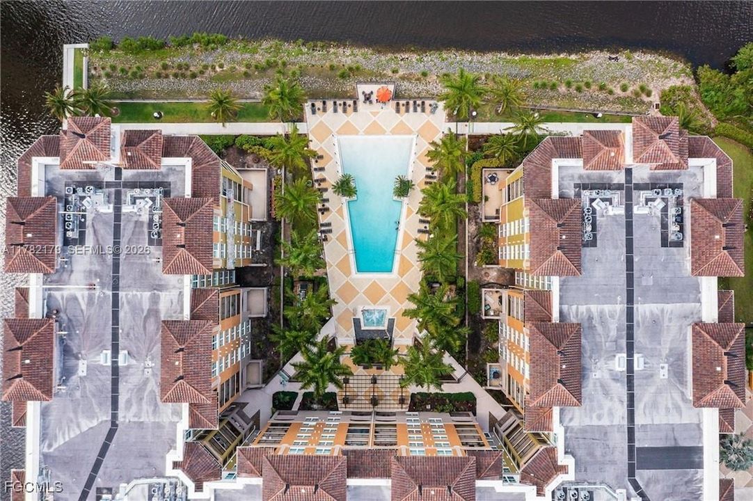 For Sale: $250,000 (2 beds, 2 baths, 1003 Square Feet)