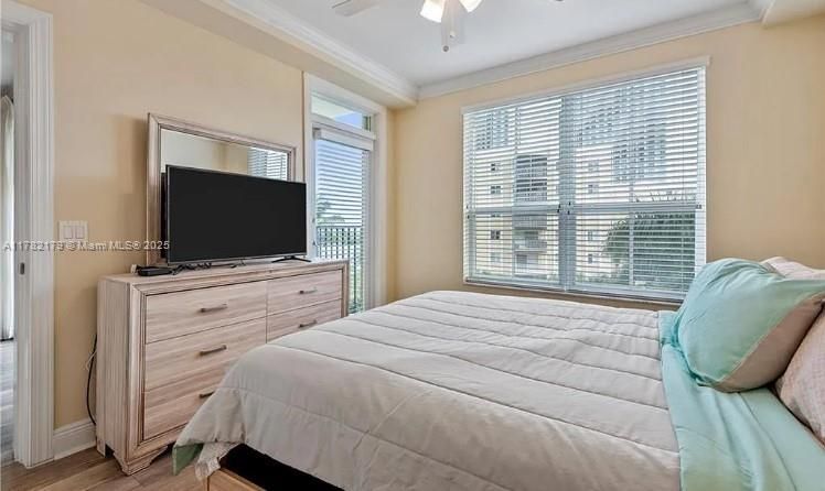 For Sale: $275,000 (2 beds, 2 baths, 1003 Square Feet)