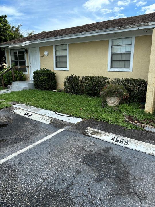 最近售出: $260,000 (2 贝兹, 2 浴室, 875 平方英尺)