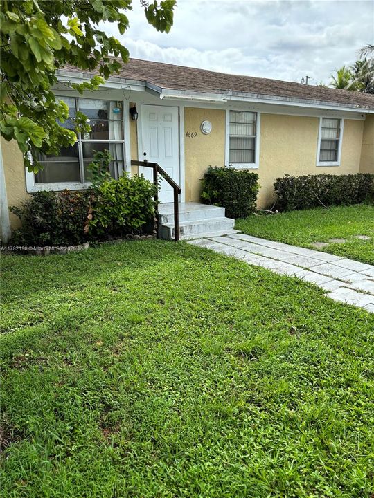 最近售出: $260,000 (2 贝兹, 2 浴室, 875 平方英尺)