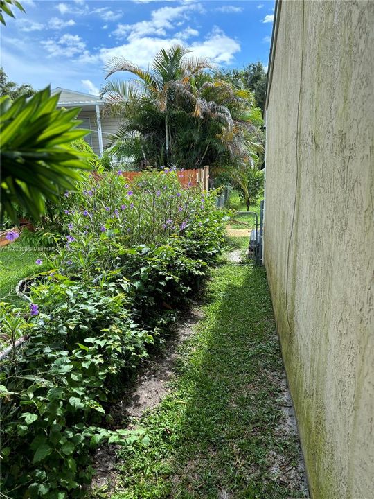 最近售出: $260,000 (2 贝兹, 2 浴室, 875 平方英尺)