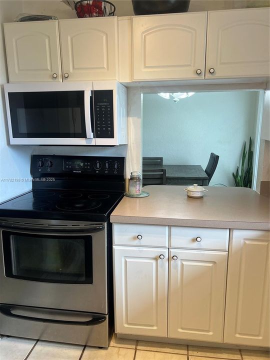 最近售出: $260,000 (2 贝兹, 2 浴室, 875 平方英尺)