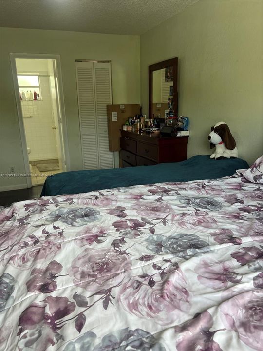 最近售出: $260,000 (2 贝兹, 2 浴室, 875 平方英尺)