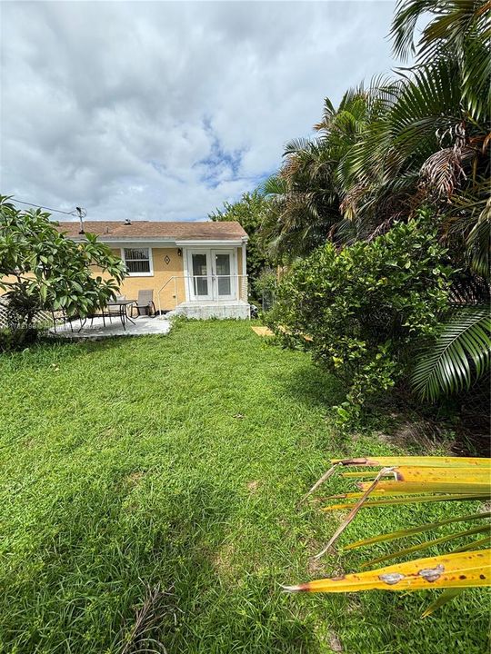 最近售出: $260,000 (2 贝兹, 2 浴室, 875 平方英尺)