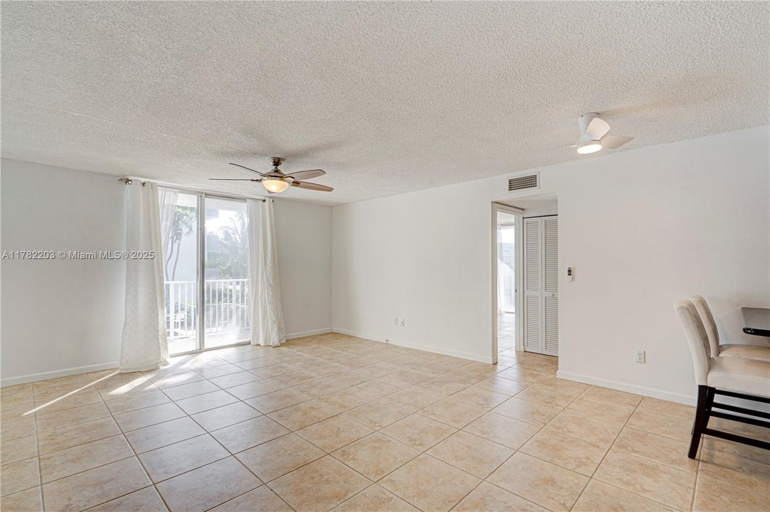 Recently Rented: $3,300 (3 beds, 2 baths, 1240 Square Feet)