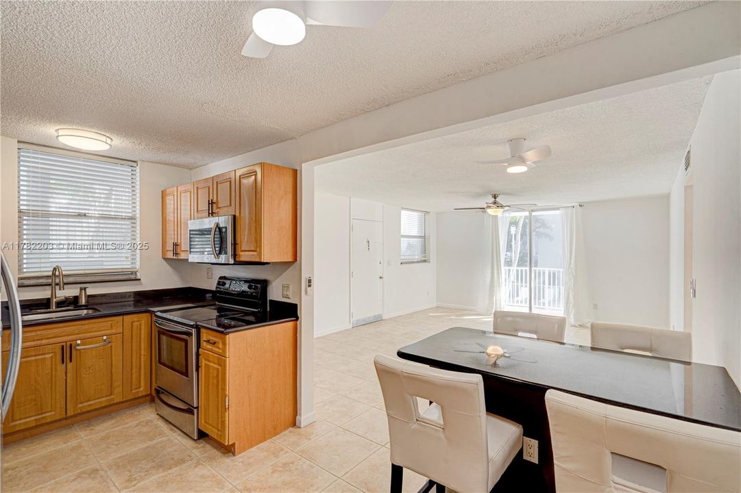 Recently Rented: $3,300 (3 beds, 2 baths, 1240 Square Feet)