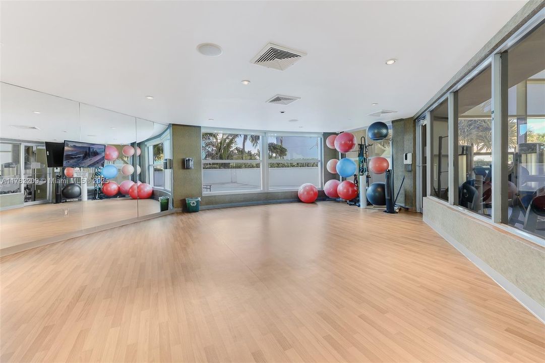 Recently Sold: $1,749,000 (3 beds, 3 baths, 2308 Square Feet)