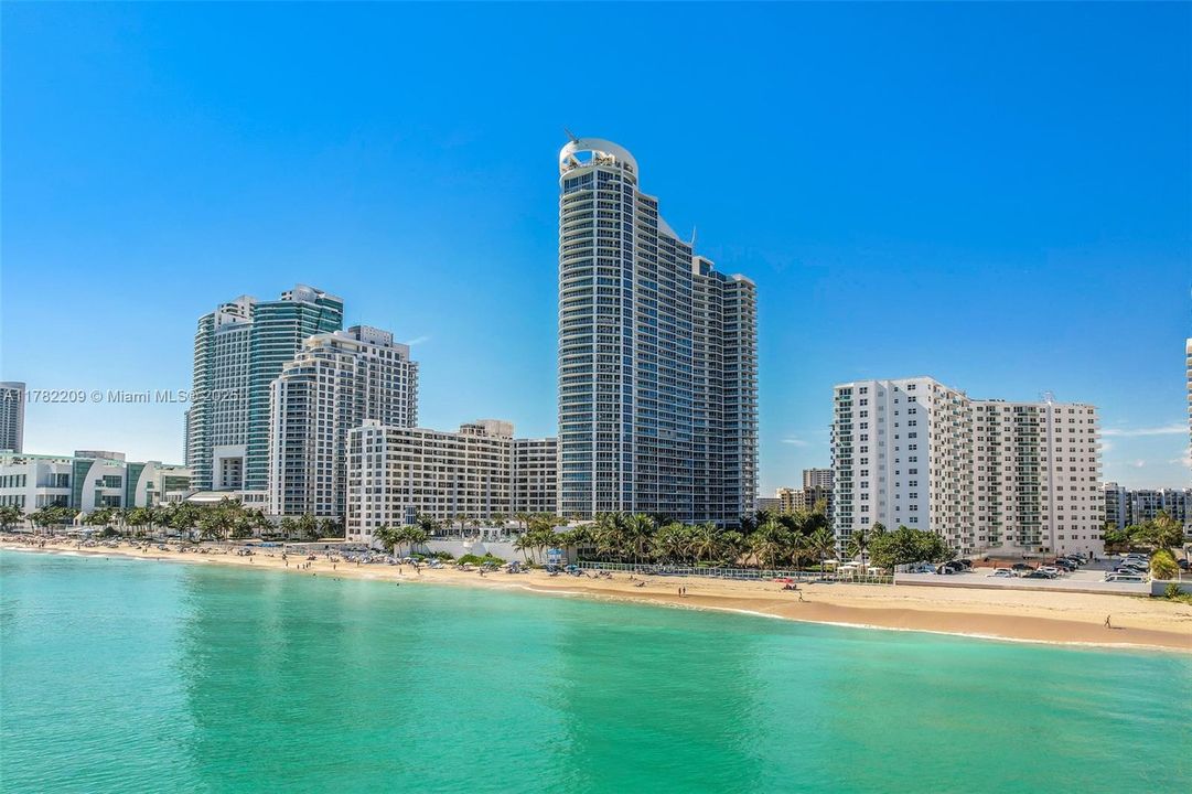 Recently Sold: $1,749,000 (3 beds, 3 baths, 2308 Square Feet)