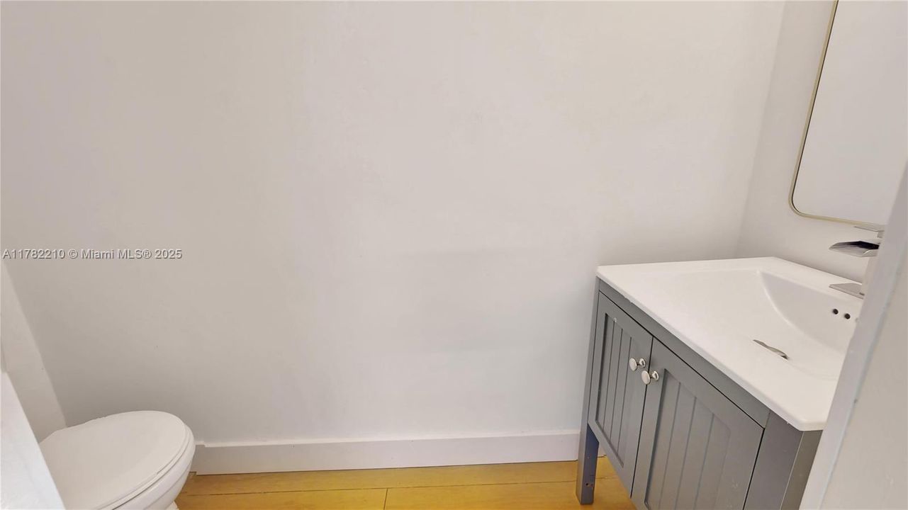 Недавно продано: $325,000 (1 спален, 1 ванн, 800 Квадратных фут)