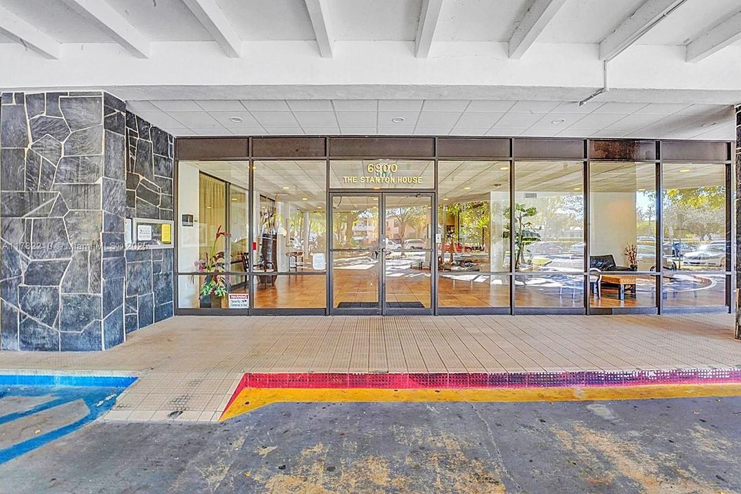 Недавно продано: $325,000 (1 спален, 1 ванн, 800 Квадратных фут)