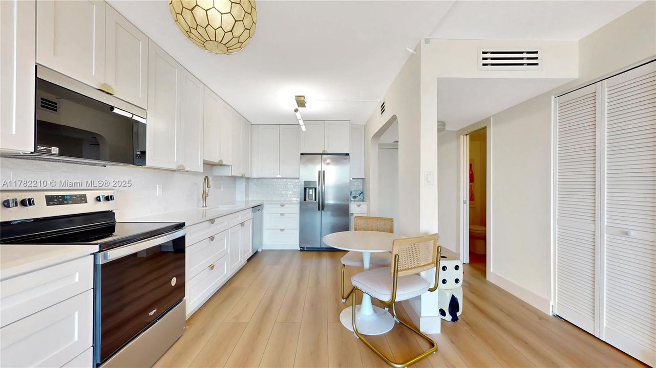 Недавно продано: $325,000 (1 спален, 1 ванн, 800 Квадратных фут)