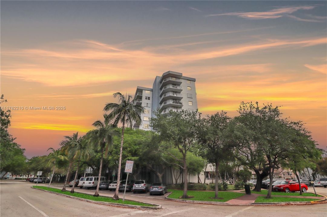 Недавно продано: $325,000 (1 спален, 1 ванн, 800 Квадратных фут)