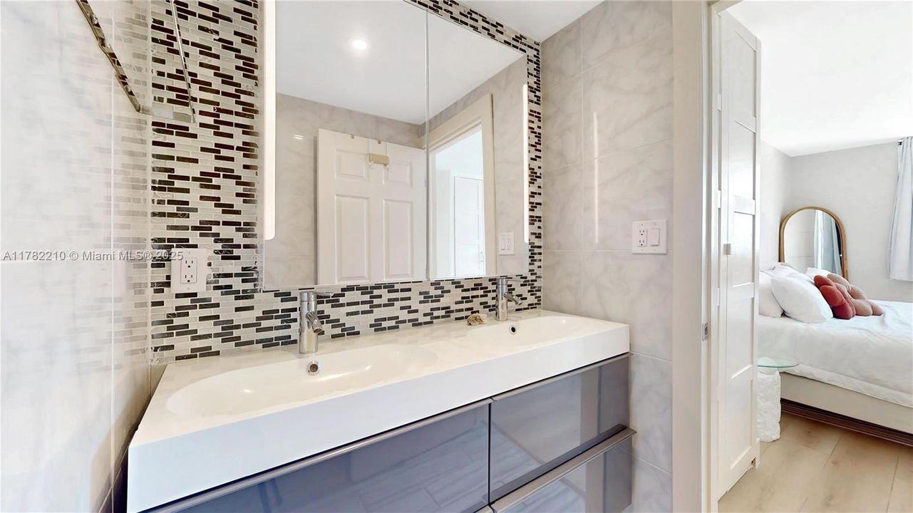 Недавно продано: $325,000 (1 спален, 1 ванн, 800 Квадратных фут)