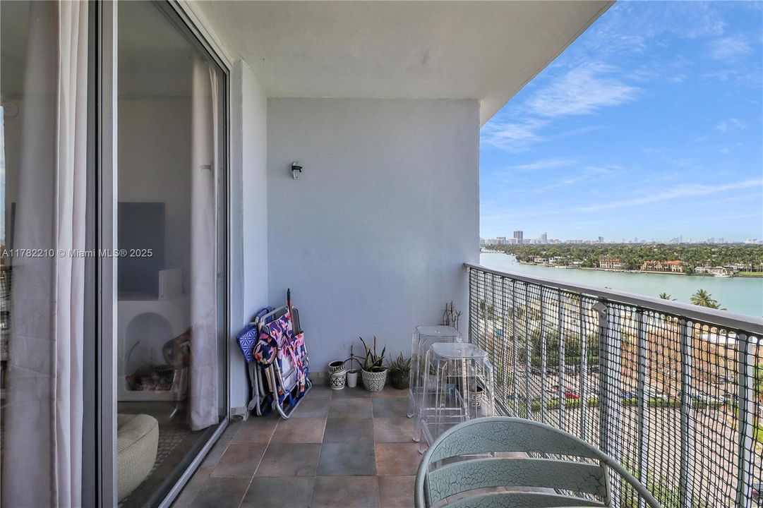 Недавно продано: $325,000 (1 спален, 1 ванн, 800 Квадратных фут)