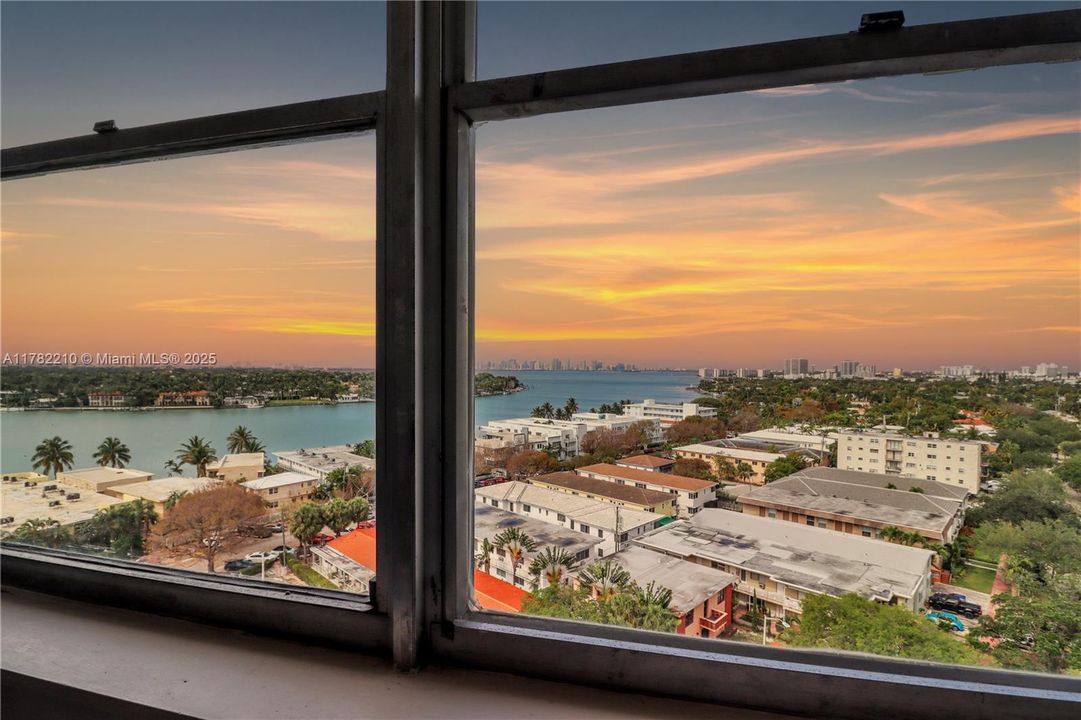 Недавно продано: $325,000 (1 спален, 1 ванн, 800 Квадратных фут)