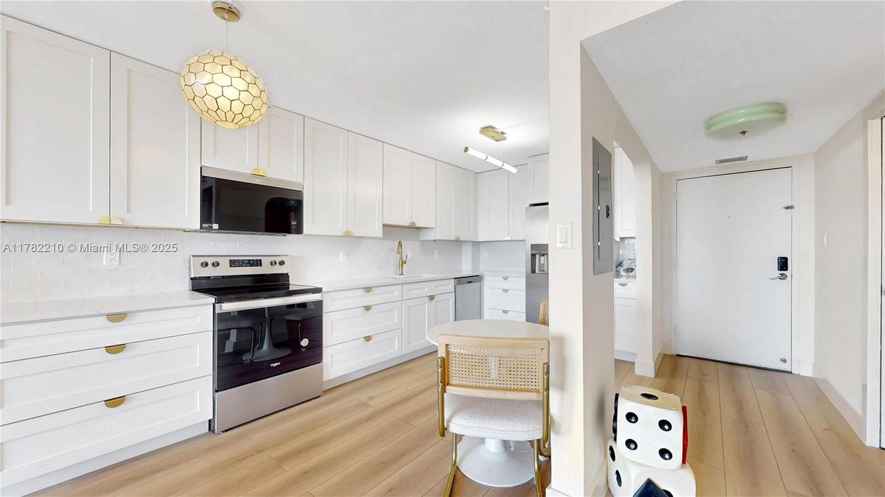 Недавно продано: $325,000 (1 спален, 1 ванн, 800 Квадратных фут)