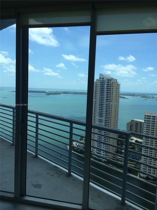 Recently Rented: $3,100 (1 beds, 1 baths, 868 Square Feet)