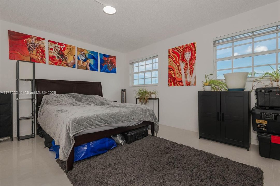 最近租的: $2,000 (2 贝兹, 1 浴室, 1056 平方英尺)