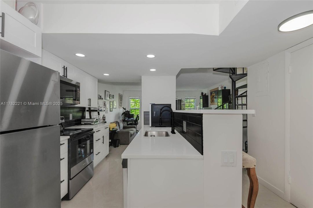 最近租的: $2,000 (2 贝兹, 1 浴室, 1056 平方英尺)