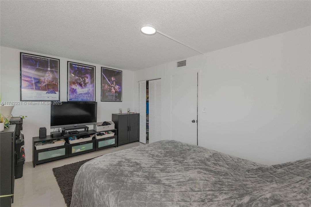 最近租的: $2,000 (2 贝兹, 1 浴室, 1056 平方英尺)