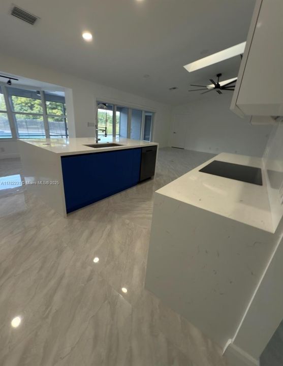 Недавно продано: $1,675,000 (5 спален, 3 ванн, 2150 Квадратных фут)