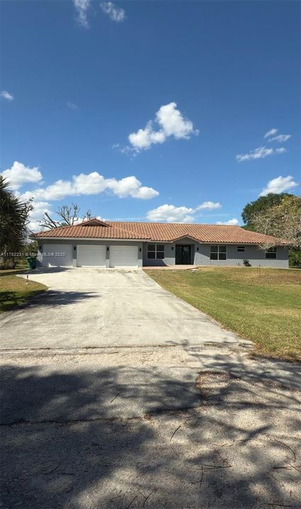 Недавно продано: $1,675,000 (5 спален, 3 ванн, 2150 Квадратных фут)