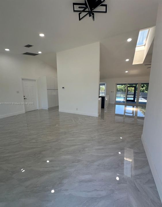 Недавно продано: $1,675,000 (5 спален, 3 ванн, 2150 Квадратных фут)