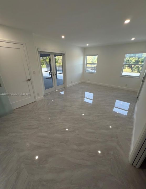 Недавно продано: $1,675,000 (5 спален, 3 ванн, 2150 Квадратных фут)