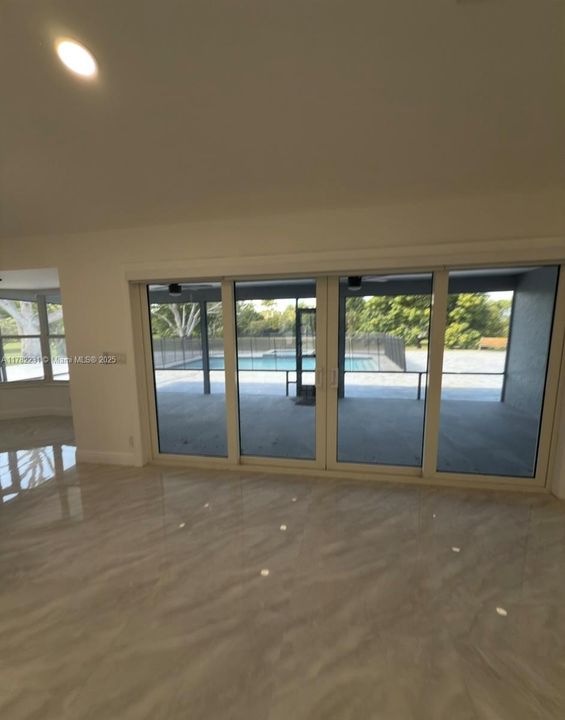 Недавно продано: $1,675,000 (5 спален, 3 ванн, 2150 Квадратных фут)