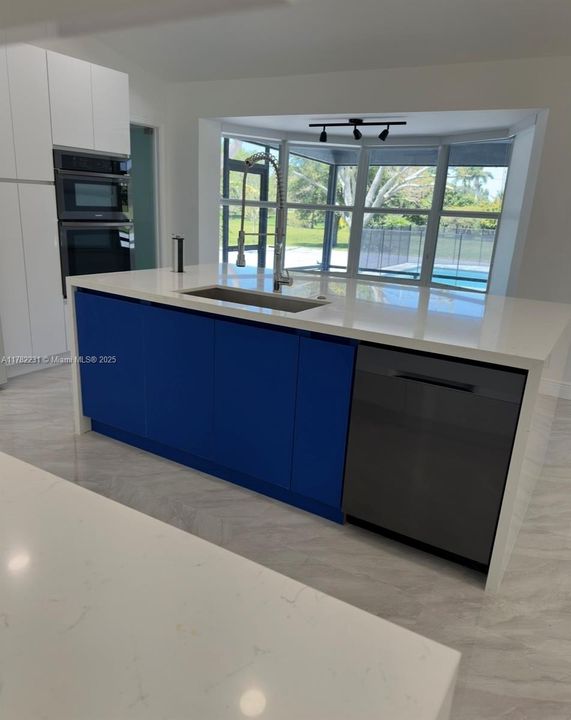 Недавно продано: $1,675,000 (5 спален, 3 ванн, 2150 Квадратных фут)