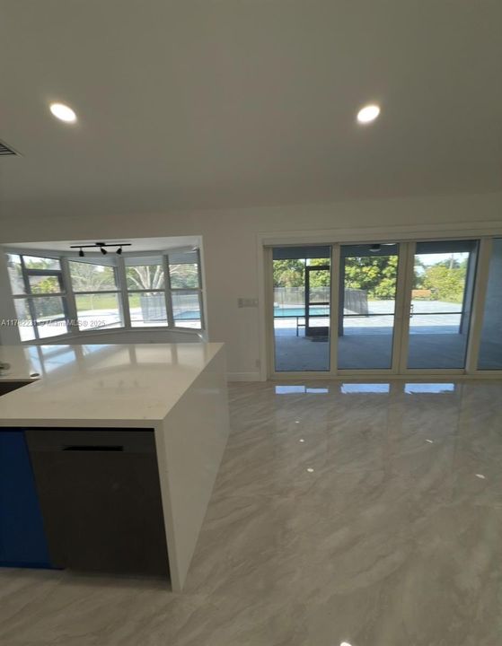 Недавно продано: $1,675,000 (5 спален, 3 ванн, 2150 Квадратных фут)