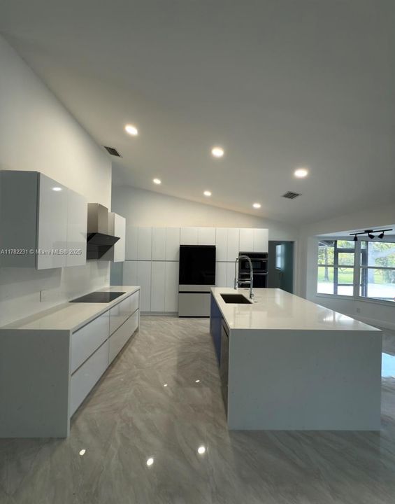 Недавно продано: $1,675,000 (5 спален, 3 ванн, 2150 Квадратных фут)