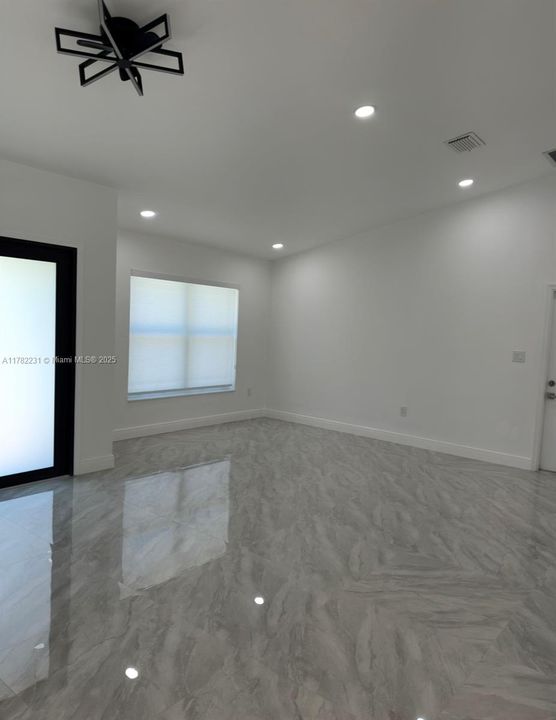 Недавно продано: $1,675,000 (5 спален, 3 ванн, 2150 Квадратных фут)