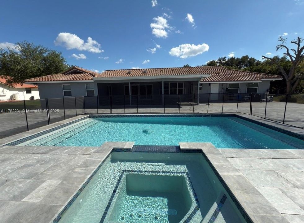 Недавно продано: $1,675,000 (5 спален, 3 ванн, 2150 Квадратных фут)