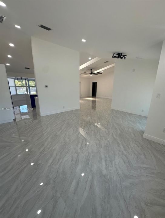 Недавно продано: $1,675,000 (5 спален, 3 ванн, 2150 Квадратных фут)