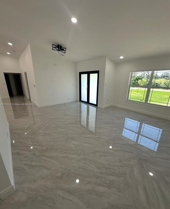 Недавно продано: $1,675,000 (5 спален, 3 ванн, 2150 Квадратных фут)