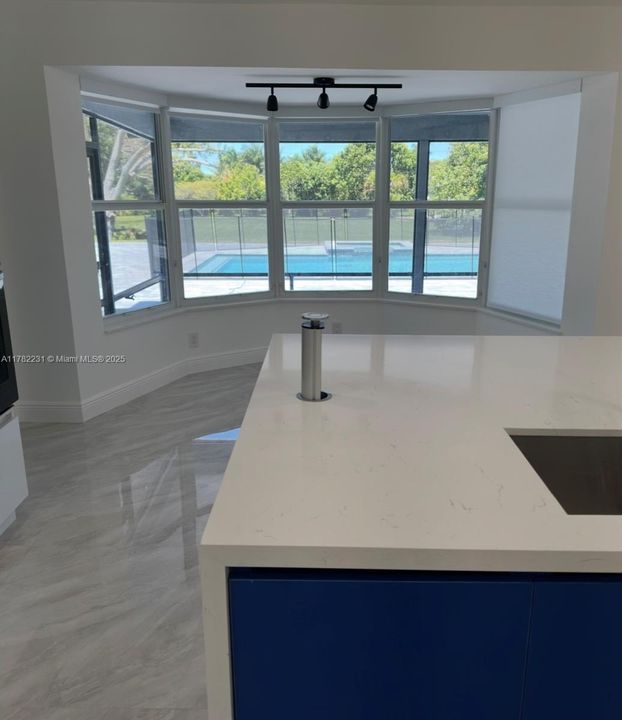 Недавно продано: $1,675,000 (5 спален, 3 ванн, 2150 Квадратных фут)