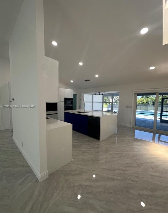 Недавно продано: $1,675,000 (5 спален, 3 ванн, 2150 Квадратных фут)