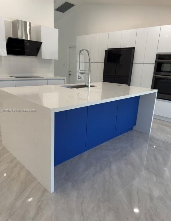 Недавно продано: $1,675,000 (5 спален, 3 ванн, 2150 Квадратных фут)