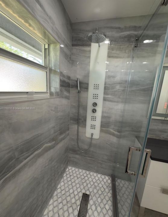 Недавно продано: $1,675,000 (5 спален, 3 ванн, 2150 Квадратных фут)