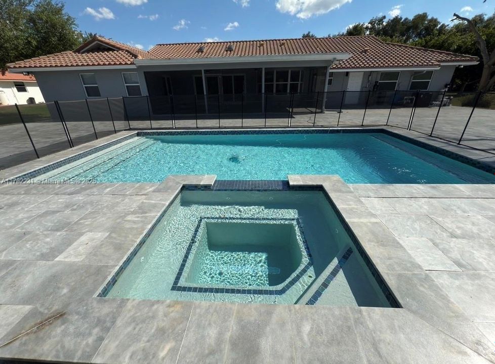 Недавно продано: $1,675,000 (5 спален, 3 ванн, 2150 Квадратных фут)