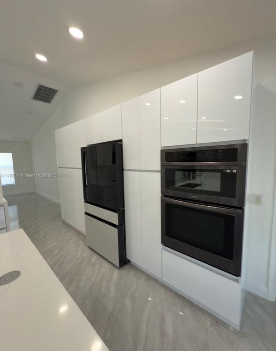 Недавно продано: $1,675,000 (5 спален, 3 ванн, 2150 Квадратных фут)