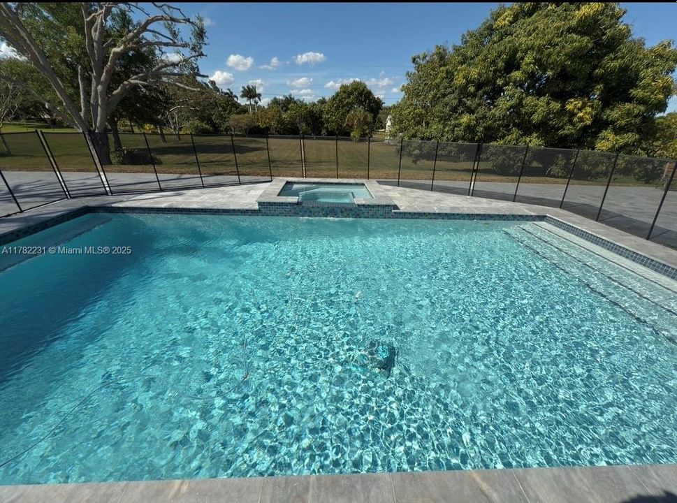 Недавно продано: $1,675,000 (5 спален, 3 ванн, 2150 Квадратных фут)