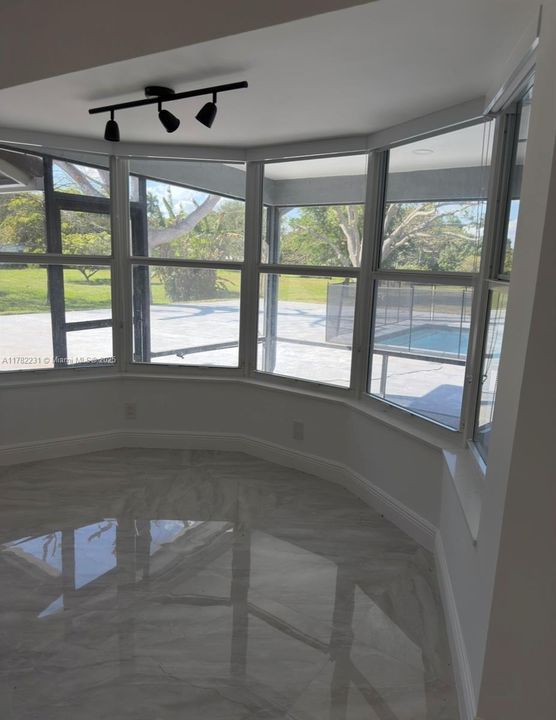 Недавно продано: $1,675,000 (5 спален, 3 ванн, 2150 Квадратных фут)