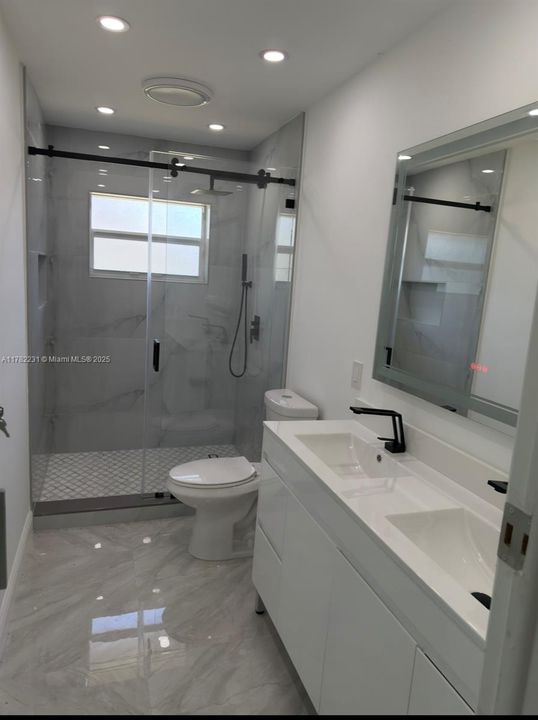 Недавно продано: $1,675,000 (5 спален, 3 ванн, 2150 Квадратных фут)