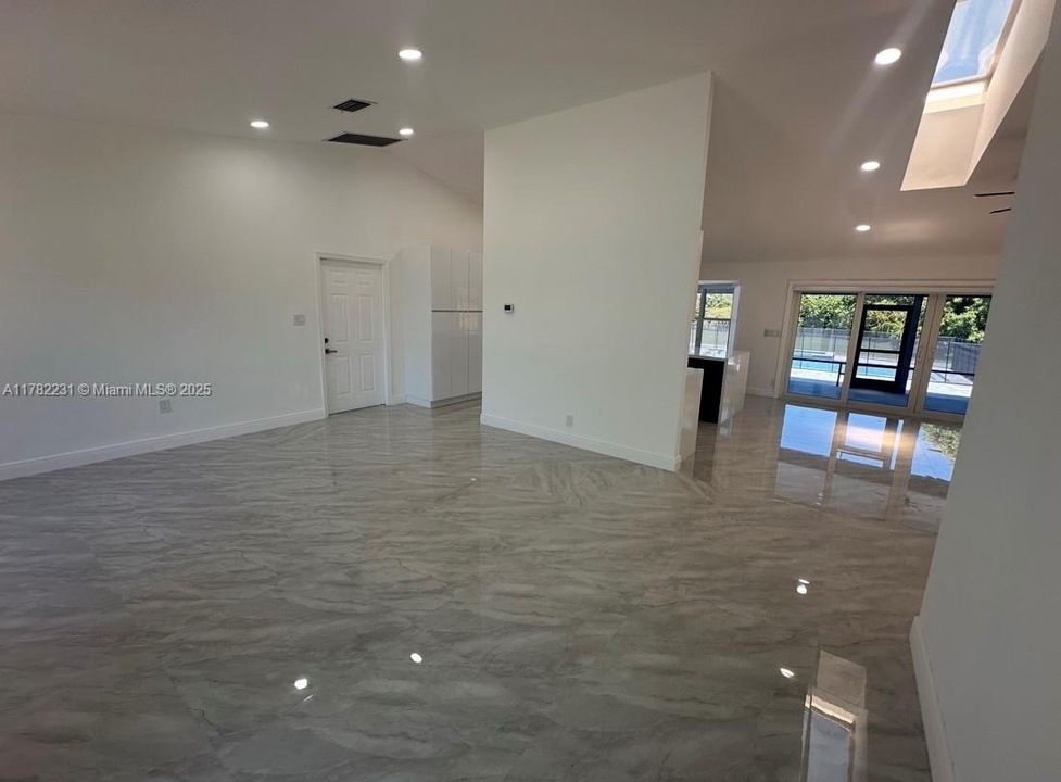 Недавно продано: $1,675,000 (5 спален, 3 ванн, 2150 Квадратных фут)