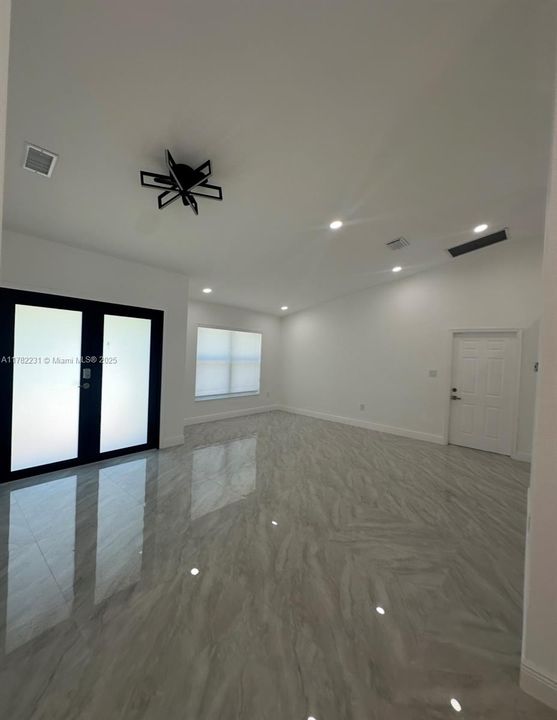 Недавно продано: $1,675,000 (5 спален, 3 ванн, 2150 Квадратных фут)